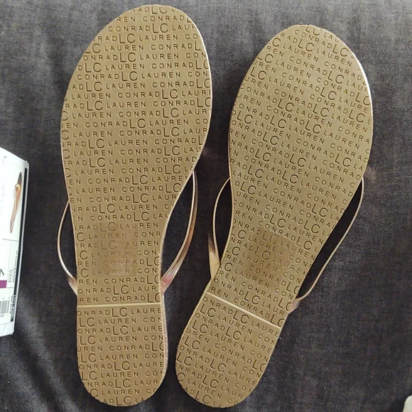 Lauren Conrad Pixii Flip Flops - Picture 3 of 7